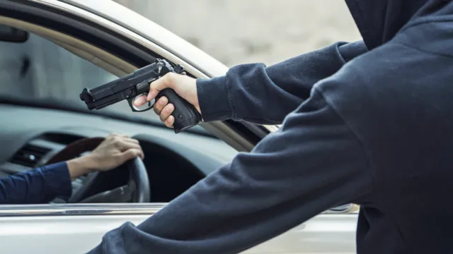 Imagem ilustrativa da notícia Veja 3 atitudes que fazem seu carro ser alvo de assaltantes