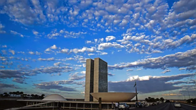 Imagem ilustrativa da notícia Deputados tomam posse em meio a protestos de bolsonaristas