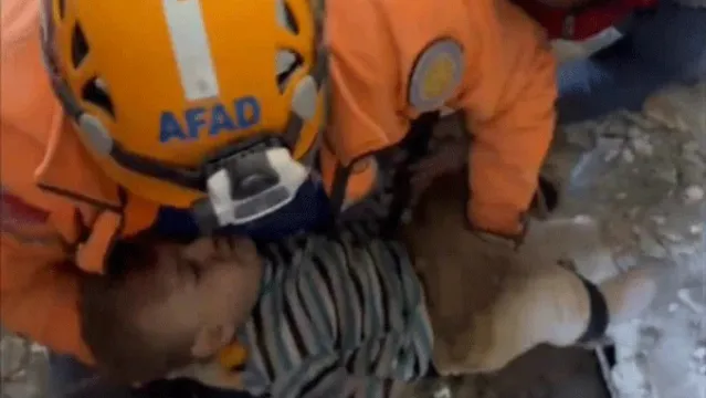 Imagem ilustrativa da notícia Criança é resgatada após 79 horas de terremoto na Turquia