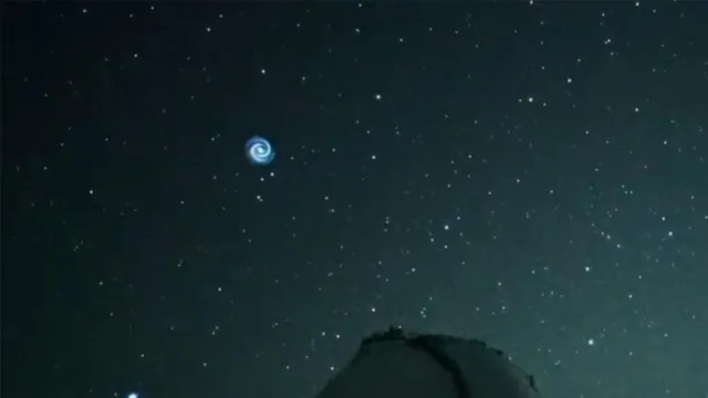 Imagem ilustrativa da notícia Vídeo: estranho "redemoinho" azul surge no céu do Havaí 