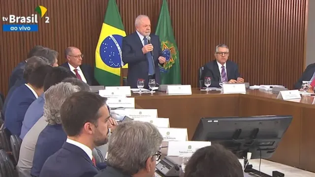 Imagem ilustrativa da notícia Lula faz discurso pacífico a governadores e debate projetos