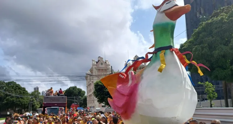 Imagem ilustrativa da notícia Vídeo: Bloco “Pato de Máscara” invade as ruas de Belém