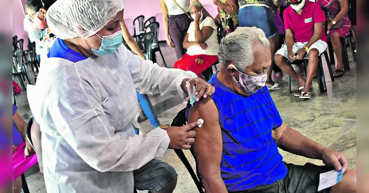 Imagem ilustrativa da notícia Bivalente começa a ser aplicada em idosos a partir de 60