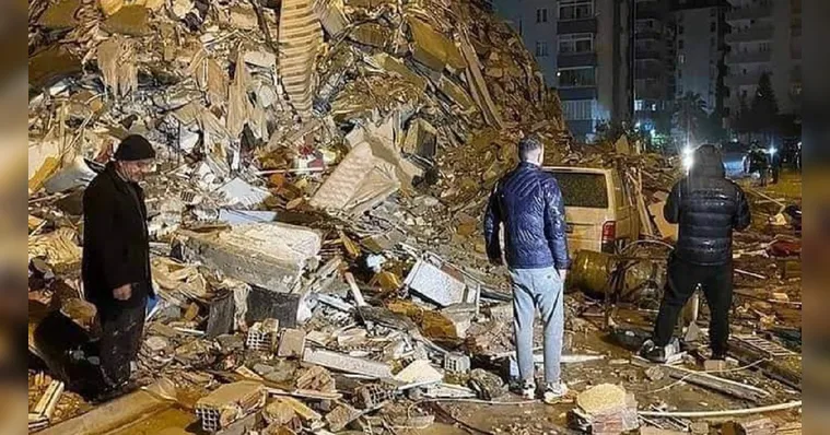 Imagem ilustrativa da notícia Frio severo atrapalha resgate na Turquia após terremoto 