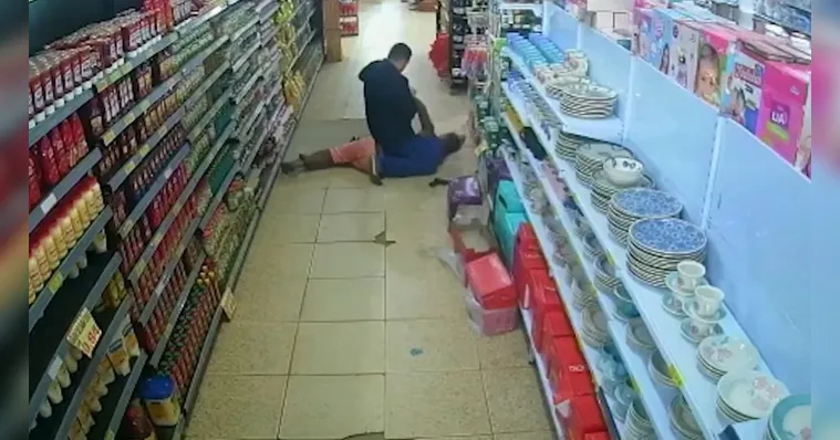 Imagem ilustrativa da notícia Vídeo: Delegado usa golpe de jiu-jitsu para prender foragido
