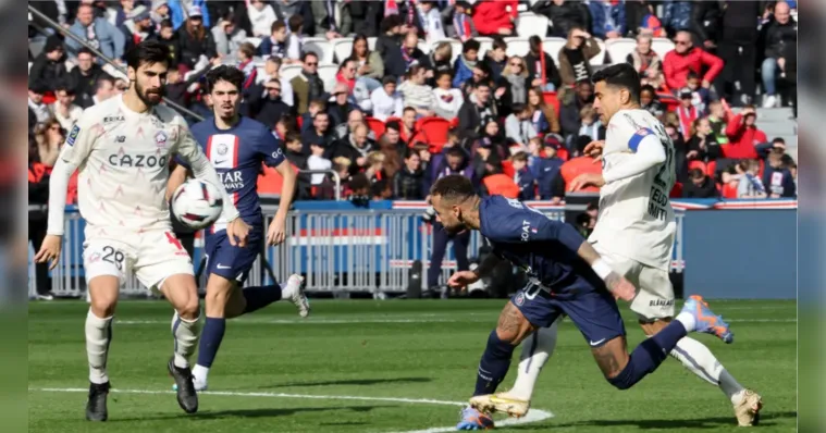 Imagem ilustrativa da notícia É grave? PSG divulga novas notícias sobre lesão de Neymar