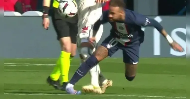 Imagem ilustrativa da notícia Neymar mostra tornozelo lesionado; veja como ficou!