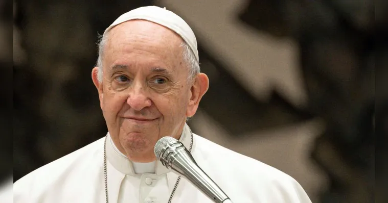 Imagem ilustrativa da notícia Papa diz que homossexualidade é pecado, não crime