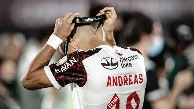 Imagem ilustrativa da notícia 'Me crucificaram', diz volante sobre torcida do Flamengo