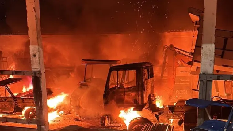 Imagem ilustrativa da notícia Vídeo: Criminosos atacam e incendeiam cidades do RN