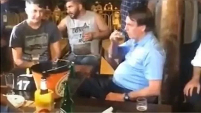 Imagem ilustrativa da notícia  Cartão corporativo de Bolsonaro tem até gastos com cachaça 