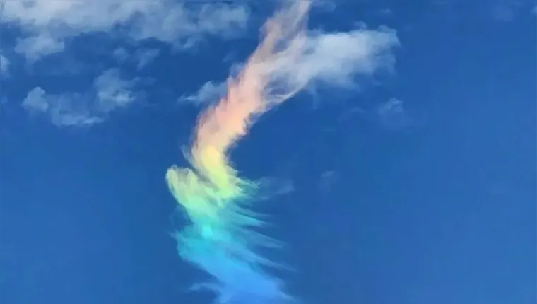 Imagem ilustrativa da notícia "Nuvem LGBT" surge no céu e encanta moradores de SP; Veja