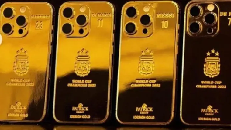 Imagem ilustrativa da notícia Messi presenteia 35 celulares banhados a ouro para campeões
