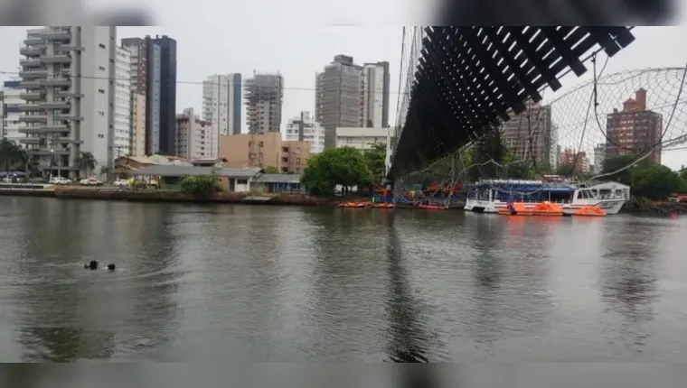 Imagem ilustrativa da notícia Ponte desaba durante travessia de 100 pessoas entre RS e SC