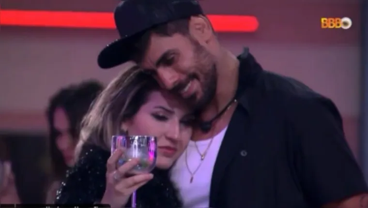 Imagem ilustrativa da notícia BBB23: Marcos Mion torce por romance entre Amanda e Sapato