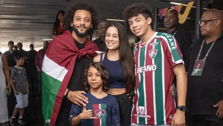 Imagem ilustrativa da notícia Marcelo desembarca no Rio com festa da torcida do Fluminense