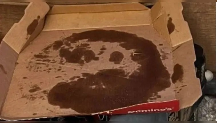Imagem ilustrativa da notícia Mulher enxerga "rosto de Jesus" em caixa de pizza; veja!