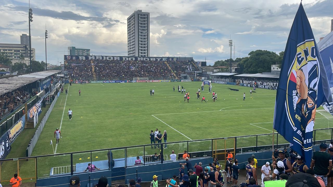 Vídeo: Torcida puxa "parabéns pra você" ao Clube do Remo