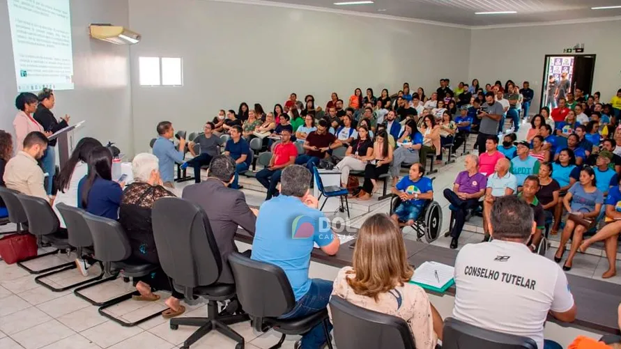 O encontro reuniu dezenas de pessoas no auditório da Associação Comercial e Industrial de Tucuruí (Acit)