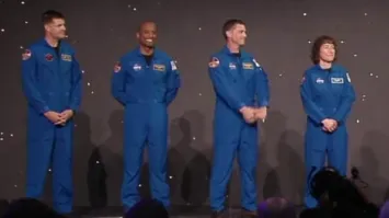 A tripulação da Artemis II, que, pela 1ª vez, terá entre astronautas que vão em missão à Lua uma mulher e um homem negro.