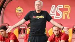 Assim que ouviu o cântico racista, José Mourinho pediu à torcida que parasse de cantá-lo.