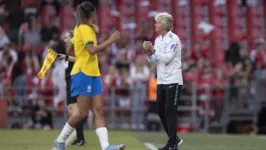 Pia Sundhage mostra o caminho para o Brasil receber o torneio.