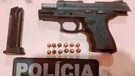 A prisão e apreensão do armamento foi divulgada pela Polícia Militar na terça-feira (4).