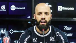 Álvaro está pronto para a estreia