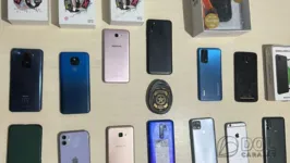 Aparelhos celulares, relógios e outros objetos foram apreendidos