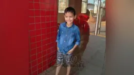 O pequeno João Vitor Carneiro Neves, de sete anos, não resistiu ao impacto da batida e morreu ao levar uma pancada na cabeça