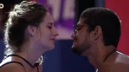 Gabriel Santana tentou, tentou e tentou ficar com Bruna Griphao durante o BBB, o que só ocorreu após o programa.