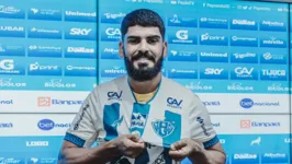 Zagueiro chega e se diz pronto para jogar pelo Paysandu