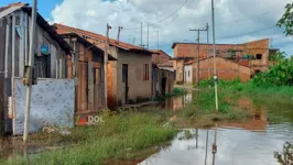 Casas no Bairro Santa Rosa~, na Marabá Pioneira, estão com a água na porta