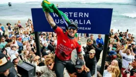 Gabriel Medina comemora vitória na etapa de Margaret River-AUS, na última quinta-feira (27).