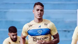 Volante diz que ainda pode jogar de meia ou lateral