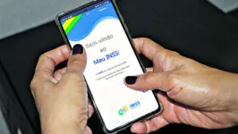 O órgão explica que só entra em contato com o segurado por meio de seus canais oficiais, que são a Central Telefônica 135 e o aplicativo ou site Meu INSS