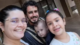 Vanessa Amado é mãe de Fernanda (lado direito) que foi diagnosticado com autismo aos 2 anos e 3 meses.