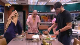 O brother confessou a iniciativa enquanto cozinhava no BBB 23