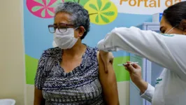 Ela é quadrivalente e protege contra duas cepas do Influenza A e duas do B.