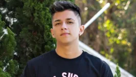 Conhecido como Crusher Fooxi, o jovem é um jogador online de destaque.