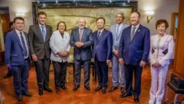 O governador Helder Barbalho, o presidente Lula e a comitiva chinesa
