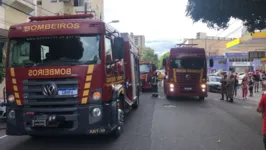 Bombeiros chegam ao Edifício Ernesto Nazareth, em Belém.