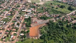 Área começou a ser limpa para abrigar o canteiro de obras