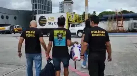 Suspeito não ofereceu resistência física mas, por não corresponder os comandos dos policiais, foi algemado