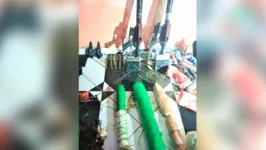 Na residência foram encontrados armamentos pesados, dinamites, bombas e outros itens