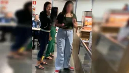 Suzane na cantina da faculdade em Angatuba