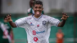 Jordan Gabriel festeja o gol do São Francisco no Parazão.