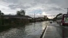 Trecho intrafegável da avenida Perimetral