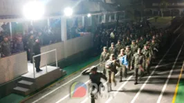 Cerimônia de passagem de comando aconteceu na noite desta quinta-feira (13)