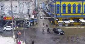 Imagem ilustrativa da notícia Maré alta invade as ruas do centro de Belém. Veja imagens
